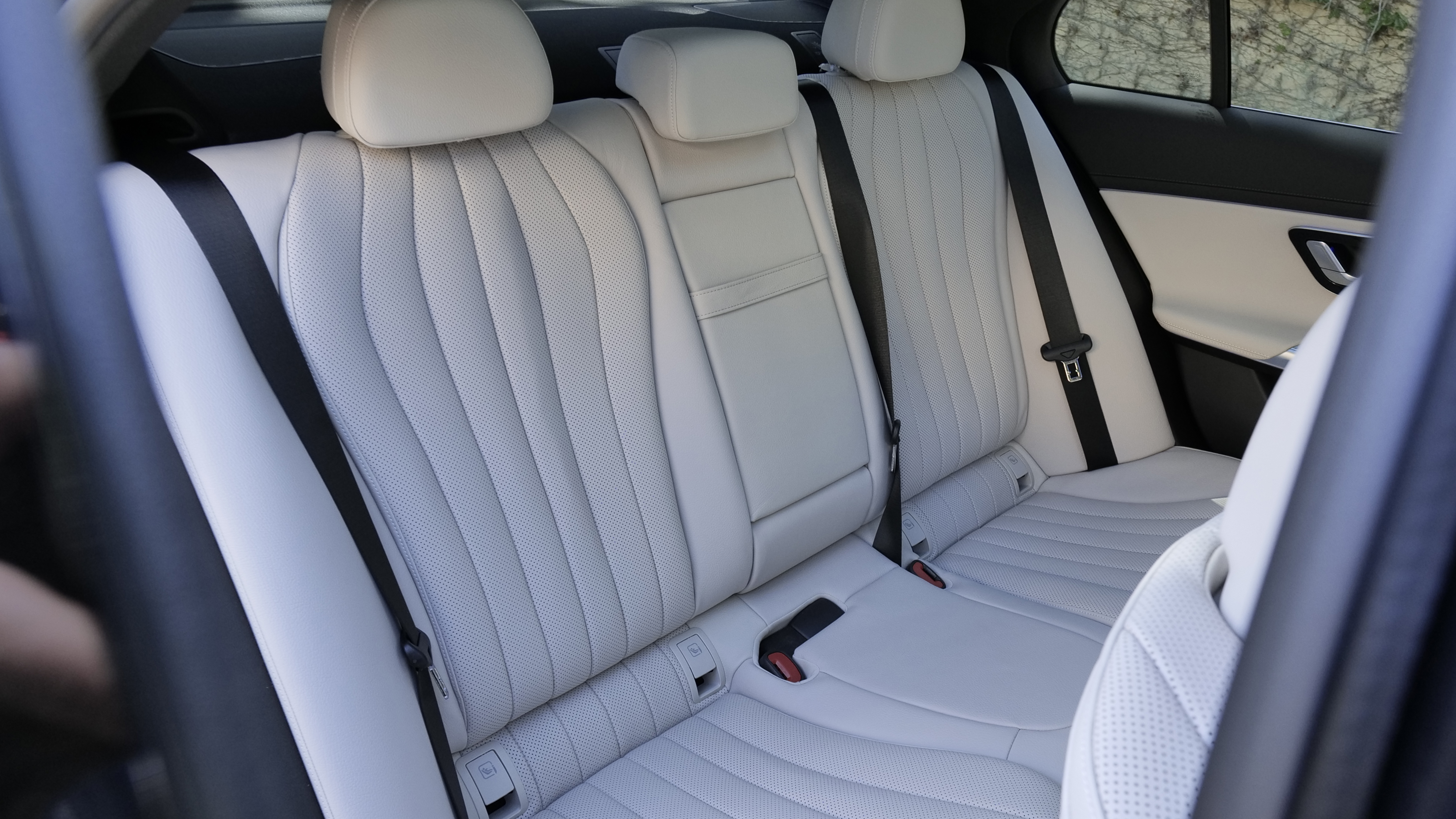 MERCEDES-BENZ E CLASS DIESEL ESTATE E220d Exclusive Premium 5dr 9G-Tronic